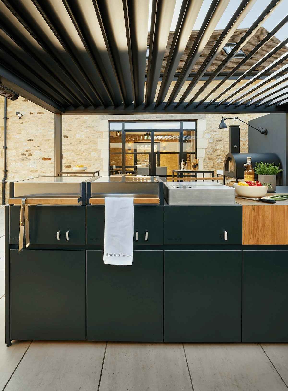 outdoor kitchen