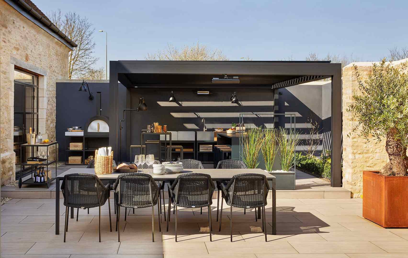 garden kitchen and dining area
