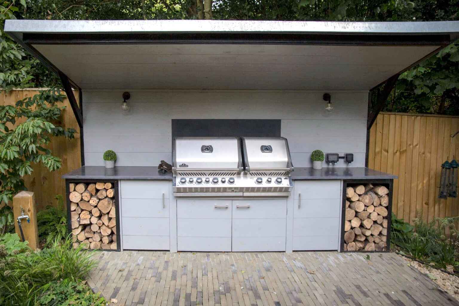 outdoor kitchen