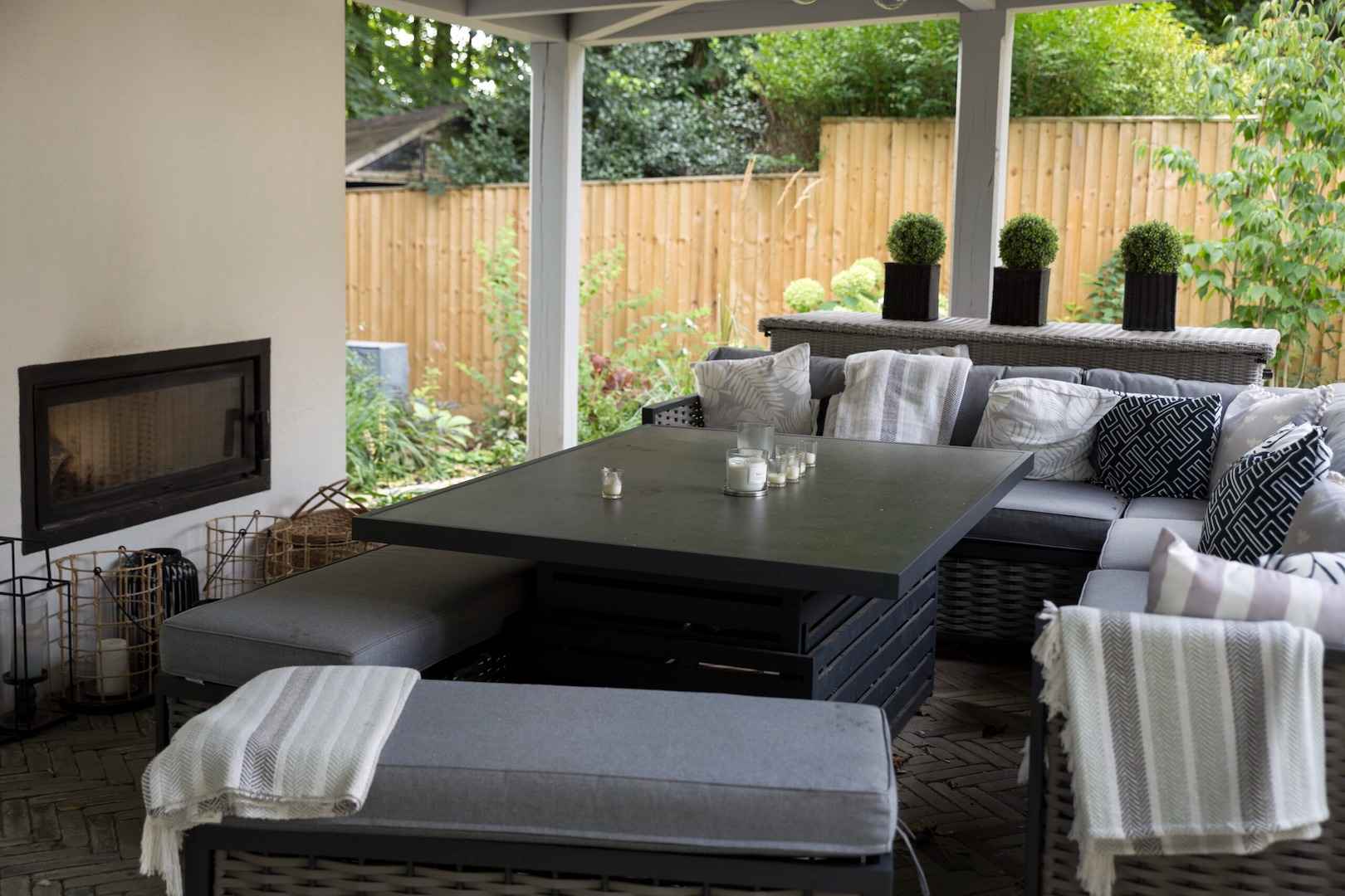 outdoor kitchen with seating area